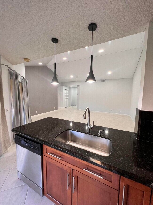 Building Photo - 6614 Via Regina