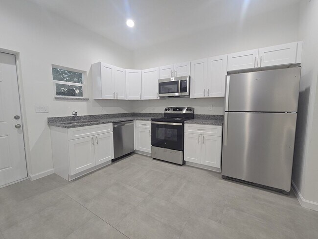 Building Photo - Brand New 2/2/1-Great Location- SW Lehigh Acres