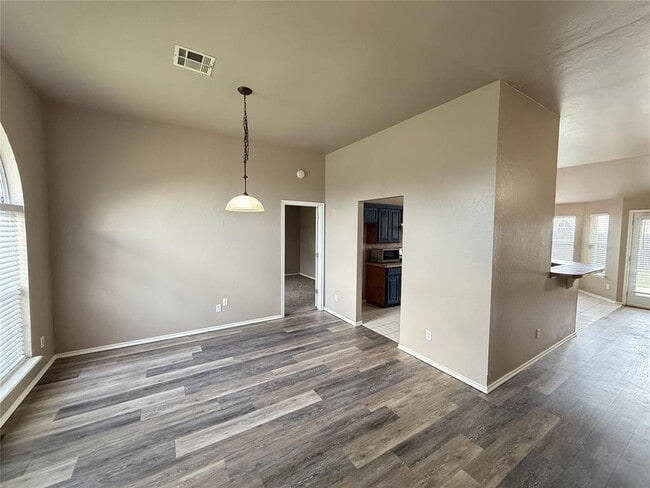 Building Photo - 13525 Bell Ave