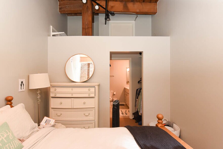 Building Photo - 14 N Sangamon St