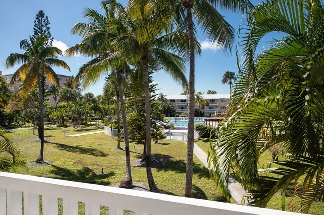 Building Photo - 3 Bedroom 2 Bathroom unfurnished Condo pool view