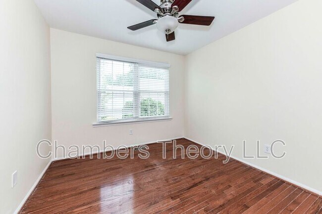 Building Photo - 10135 Forest Hill Cir