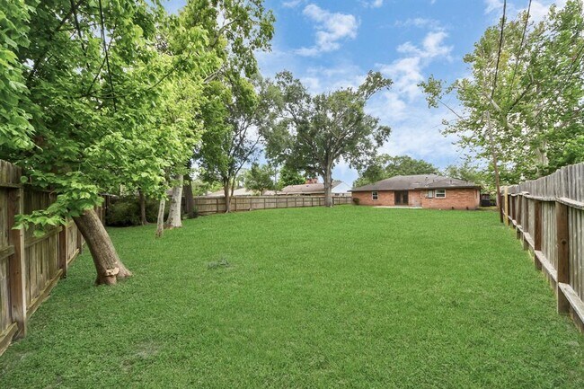 Building Photo - 9615 Meadowvale Dr