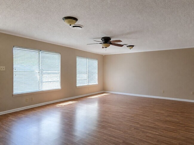 Building Photo - Charming & Convenient Home in Killeen, TX!