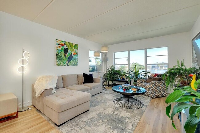 Building Photo - 3806 Gulf of Mexico Dr