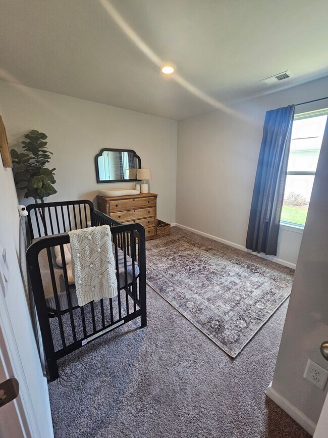 Building Photo - 4 Bedroom Home in Surf City!