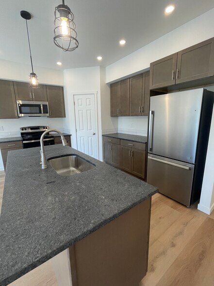 Building Photo - 1502 SE Landen Dr
