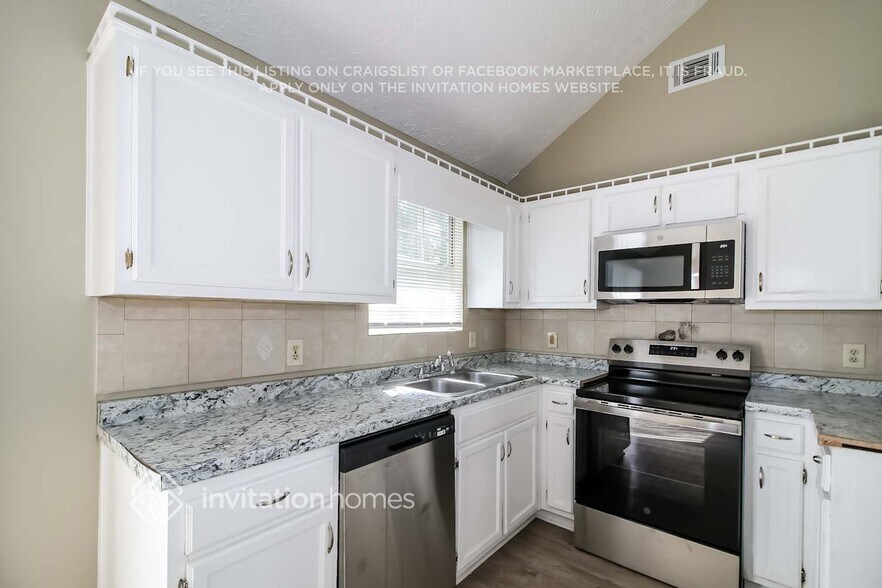 Building Photo - 4400 Milton Trail SW