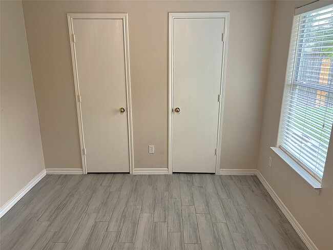 Building Photo - 2019 Pine Croft Dr