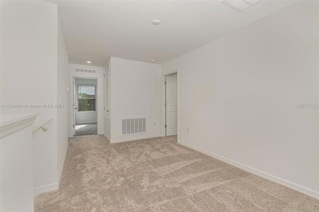 Building Photo - 748 Reggie Rd