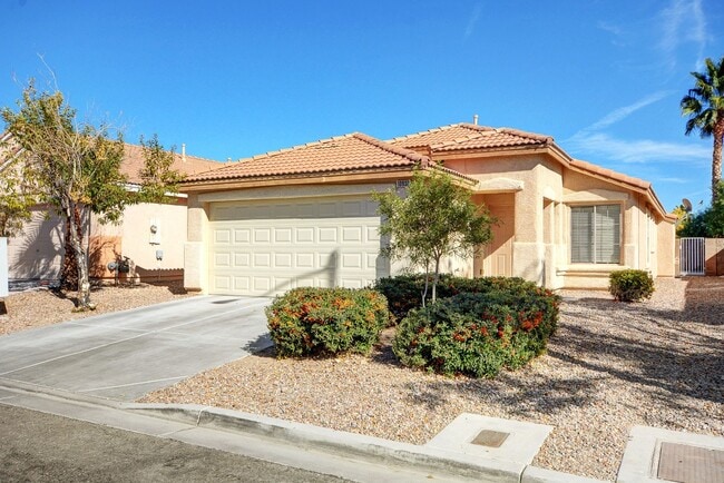 Building Photo - Incredible Single Story Southern Highlands...
