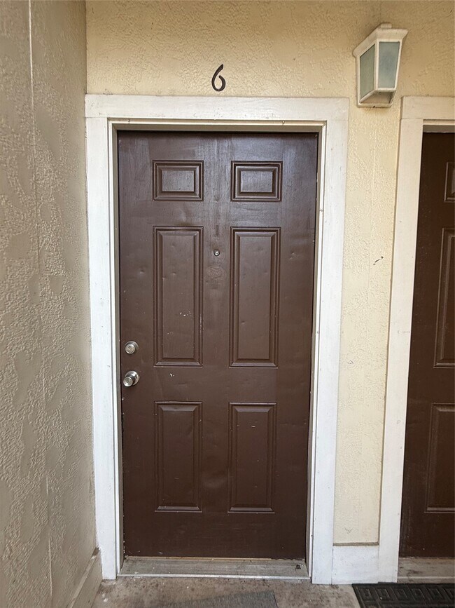 Building Photo - 304 Dell Ct