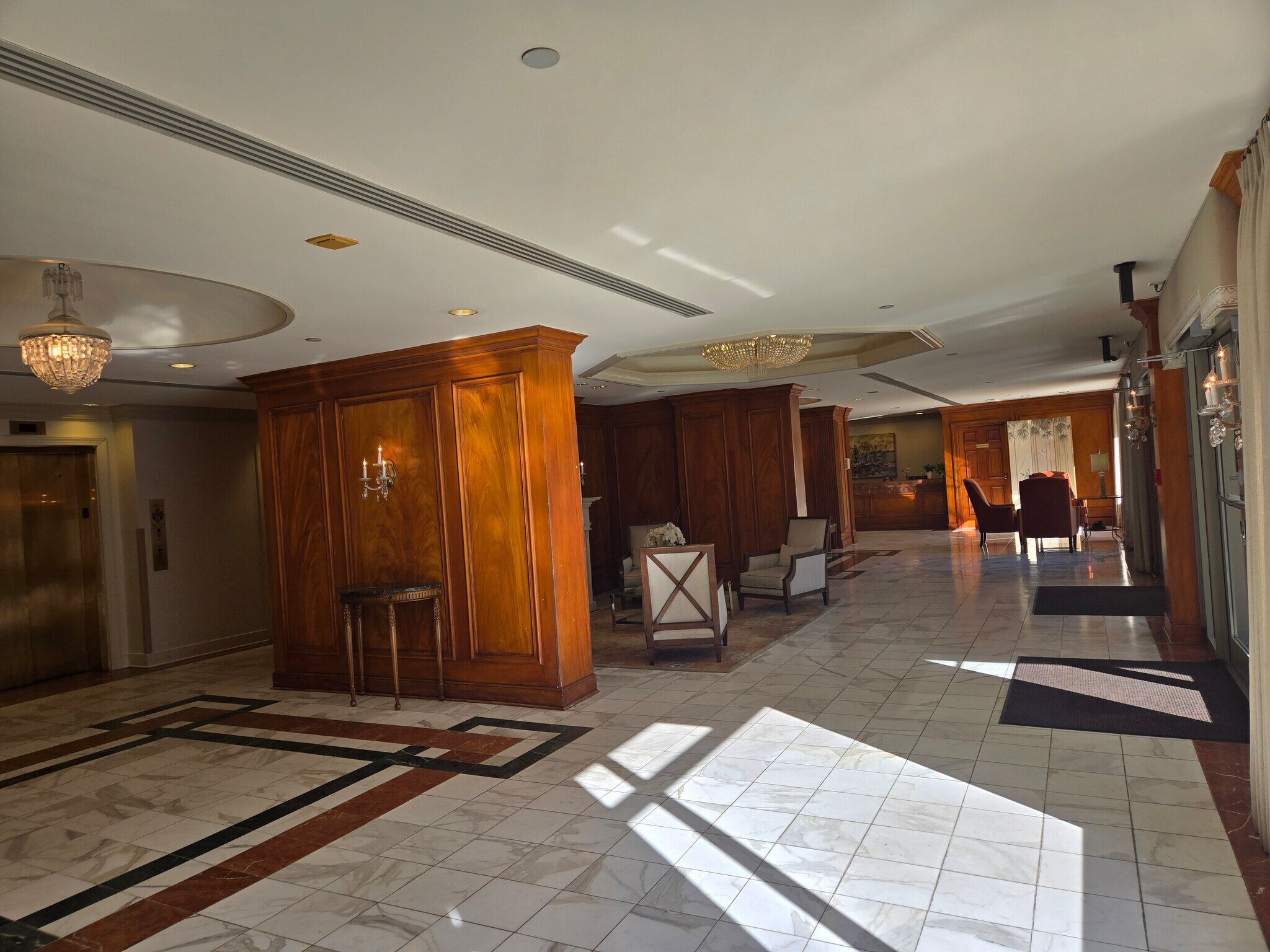 Lobby Area - 5450 Whitley Park Ter