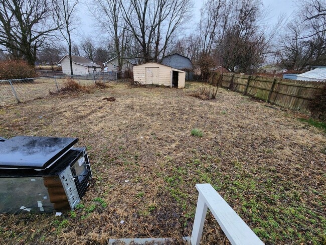 Building Photo - Spacious 3-Bedroom, 1-Bathroom Home AVAILABLE NOW!!