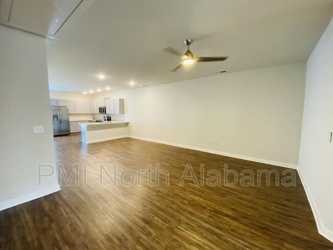 Building Photo - 408 Edgebrook Dr