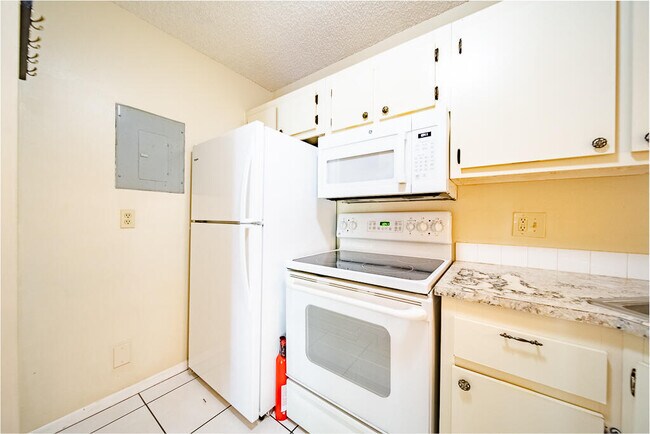 Building Photo - 202 Foxtail Dr