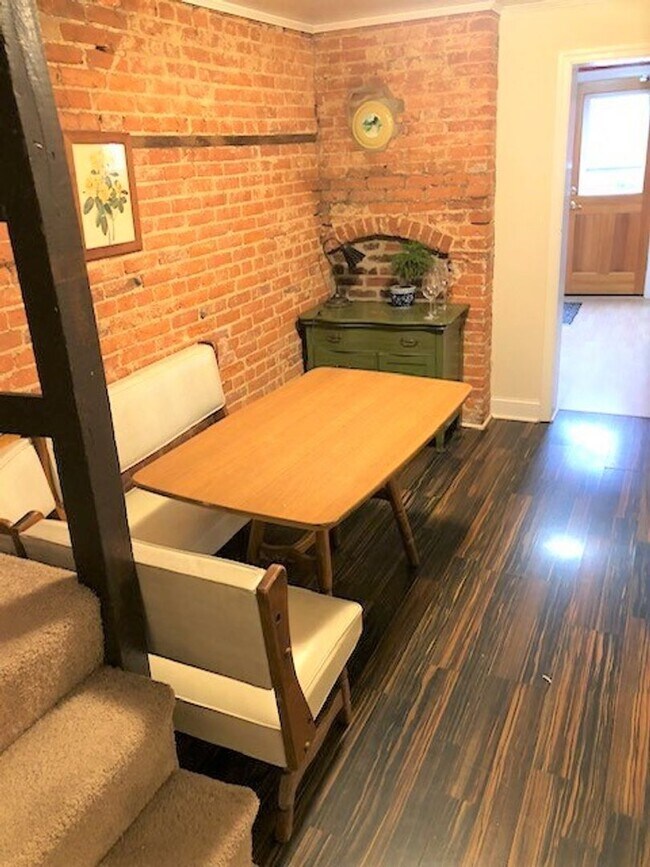 Building Photo - Charming townhouse in downtown Frederick r...