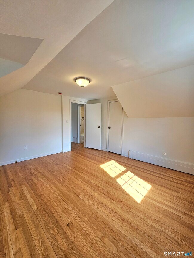 Building Photo - 2071 Middletown Ave