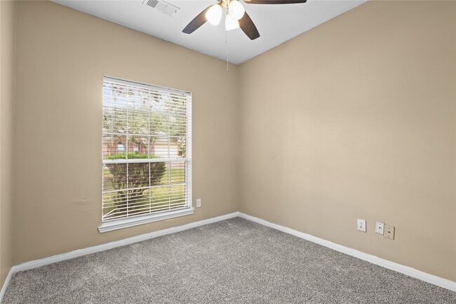 Building Photo - 17819 Scenic Oaks Dr