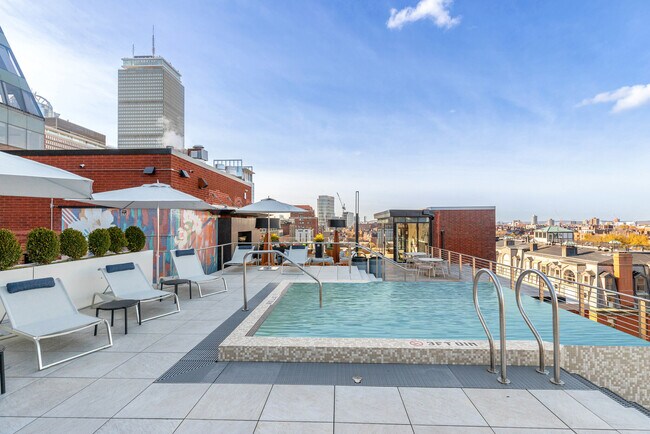 Building Photo - 28 Exeter St