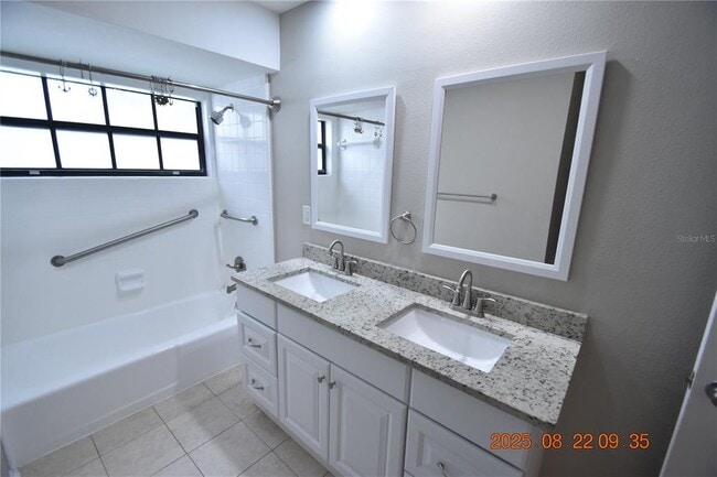 Building Photo - 1455 Ridgelane Cir S