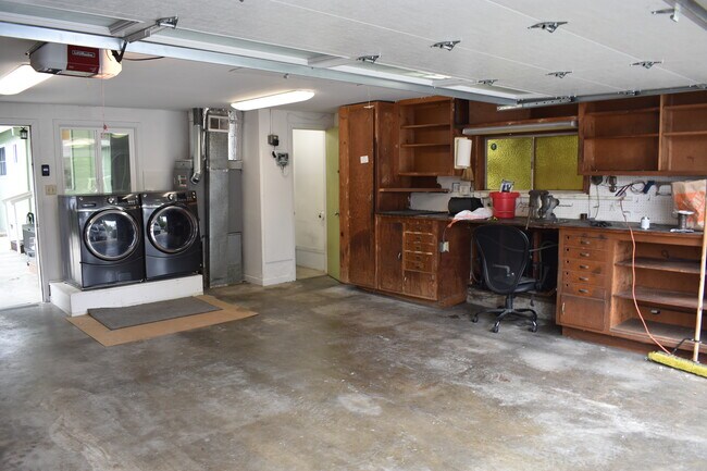 Building Photo - 102 Bonita Ave