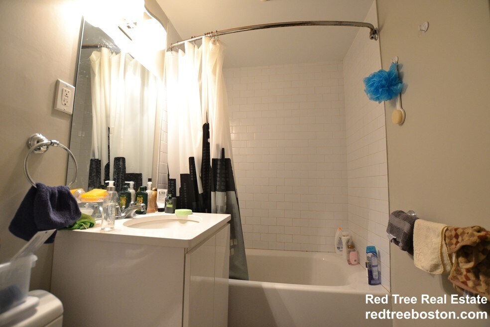 Building Photo - 17 Greylock Rd