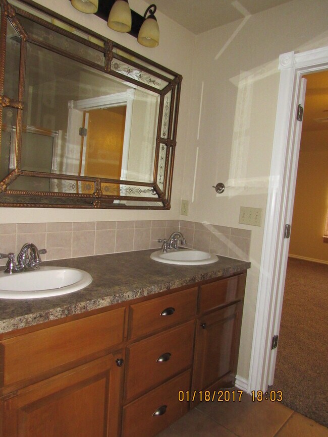 Building Photo - BEAUTIFUL HOME IN WOLFCREEK AREA!!!