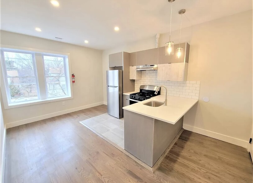 535 Hawthorne Ave 303 - 540 Hawthorne Ave