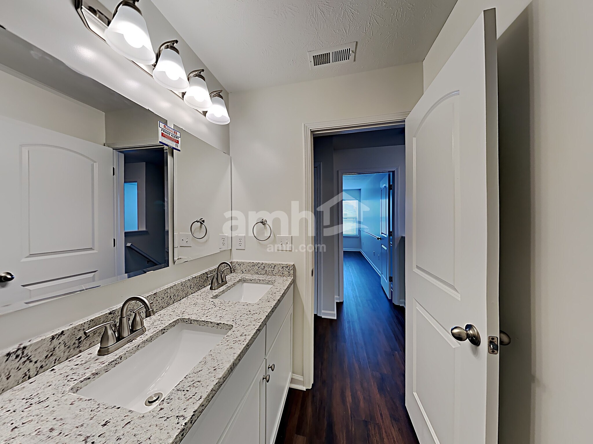 Building Photo - 8720 Hemingway Dr