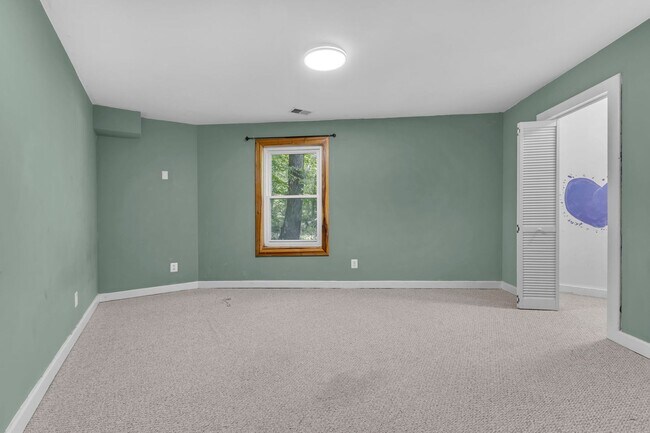 Building Photo - One-of-a-Kind 4 BR Retreat on Nearly 13 Pr...