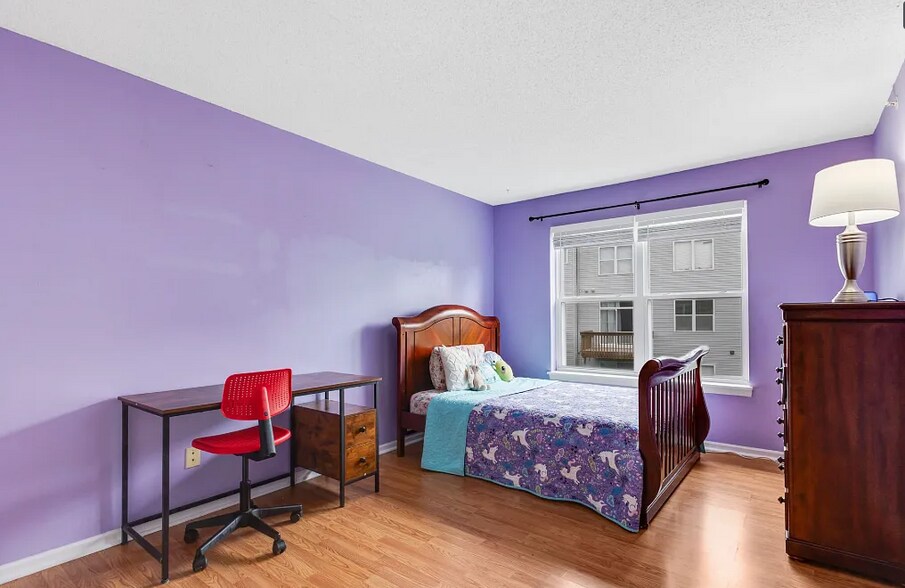 Building Photo - 5100 Holly Ln N