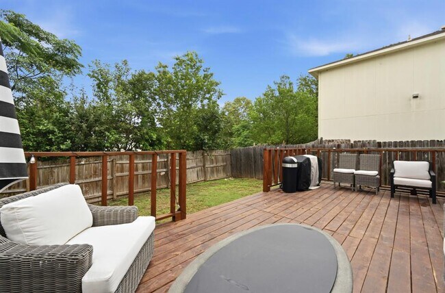 Building Photo - 1414 Strickland Dr