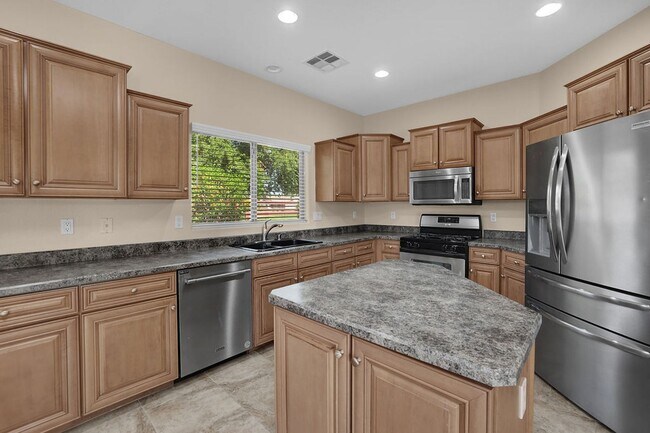 Building Photo - 18631 E Swan Dr