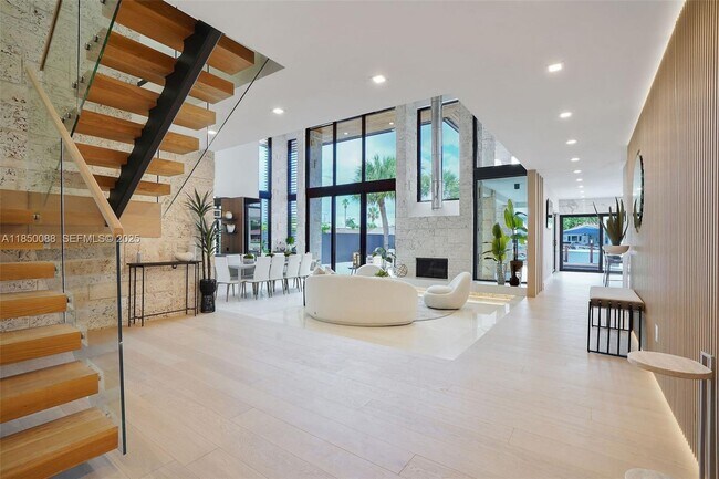 Building Photo - 3343 NE 166th St