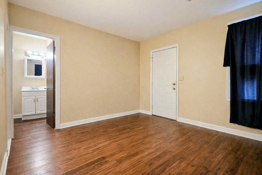 Building Photo - 1295 Creek Rd