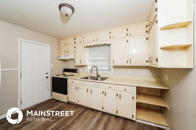 Building Photo - 2237 5th St NE