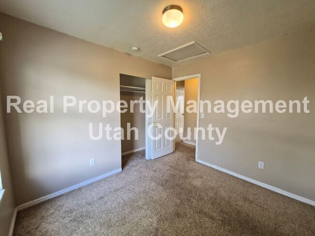 Building Photo - 510 E 300 S