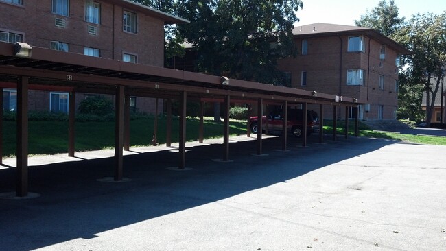 Primary Photo - 700 East Ave