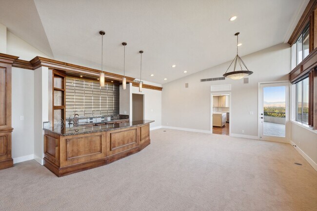 Building Photo - 21 Deer Oaks Ct