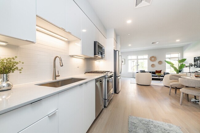 Building Photo - 5 Lisbon St