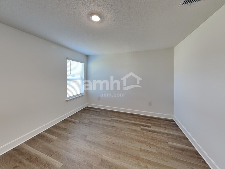 Building Photo - 3012 20th Ave W