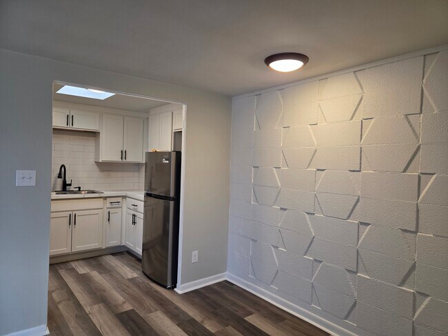 Building Photo - 763 Douglas St