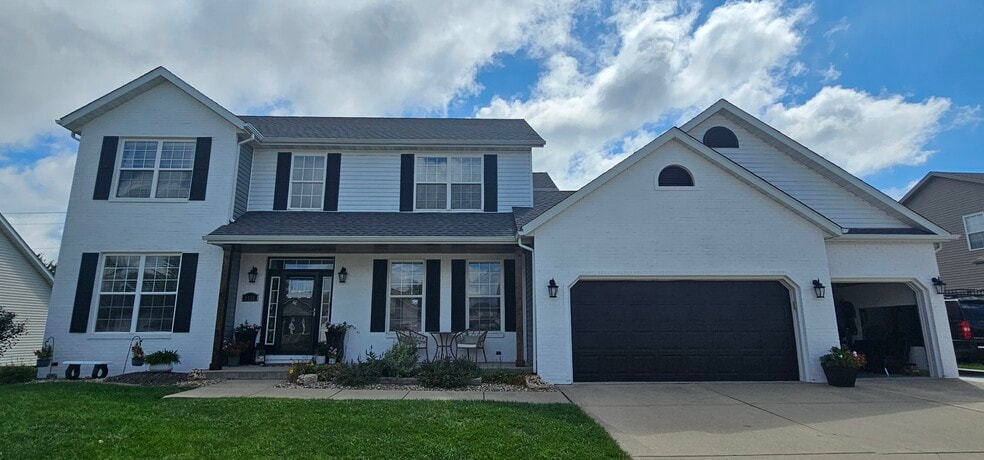 2,405 sq. ft. above grade, with fully finished basement, 4 bedrooms, 3.5 bathrooms + bonus - 1456 Dale Dr