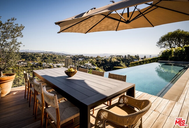 Building Photo - 1030 Somera Rd