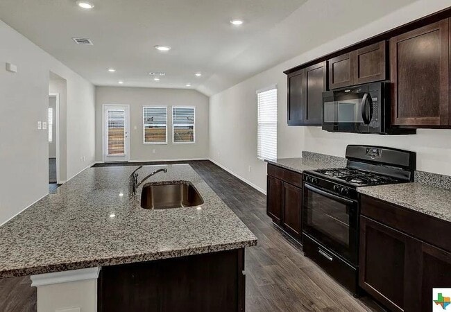 Building Photo - 1302 Camden Ln