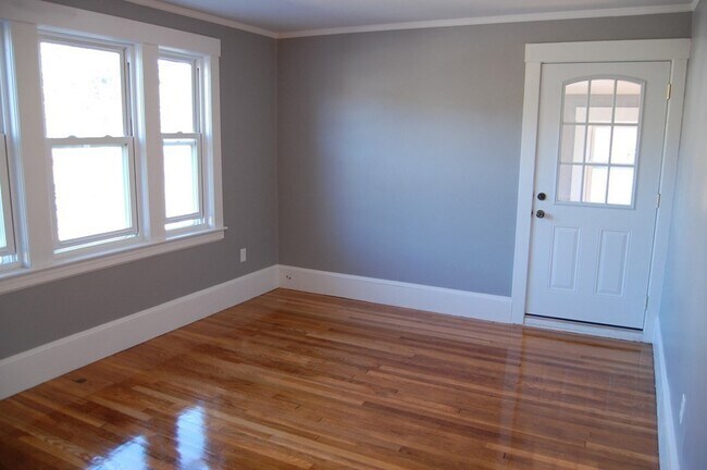 Building Photo - 148 Groton Rd