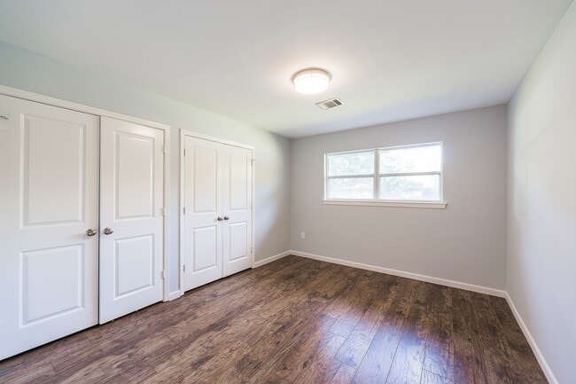Building Photo - 3627 Tartan Ln