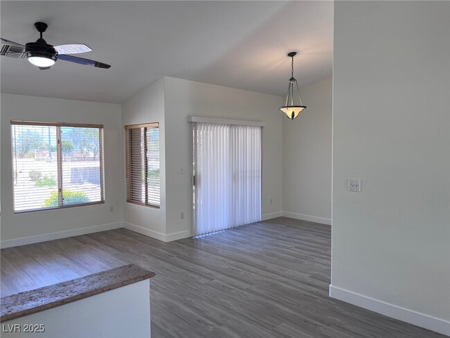 Building Photo - 9828 Villa Ridge Dr