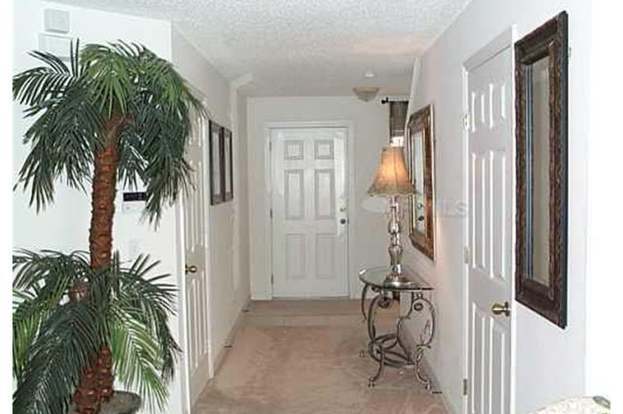 Building Photo - 12735 Somerset Oaks St
